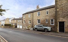 Farriers Cottage-Tranquil Haven, Central Location!